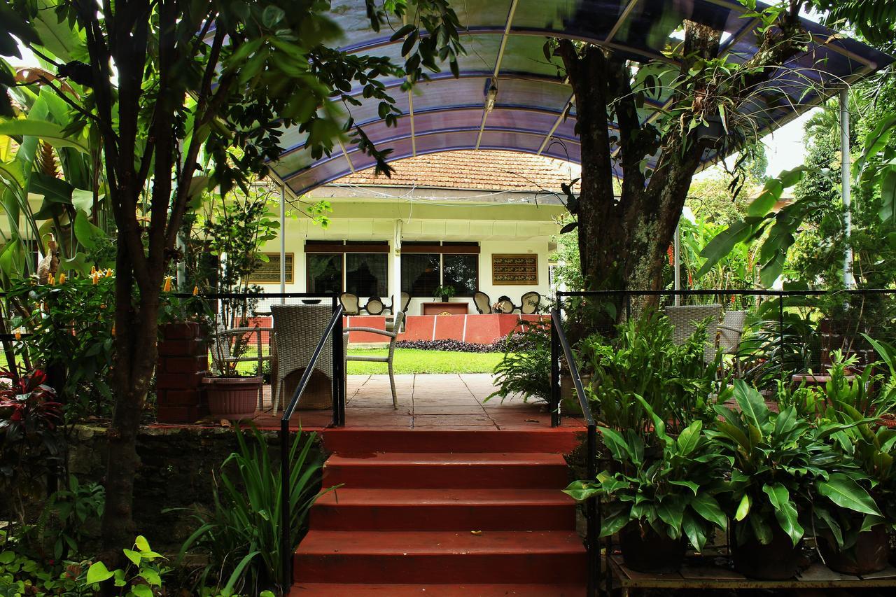 Reddoorz Hostel @ Dago 2 บันดุง ภายนอก รูปภาพ