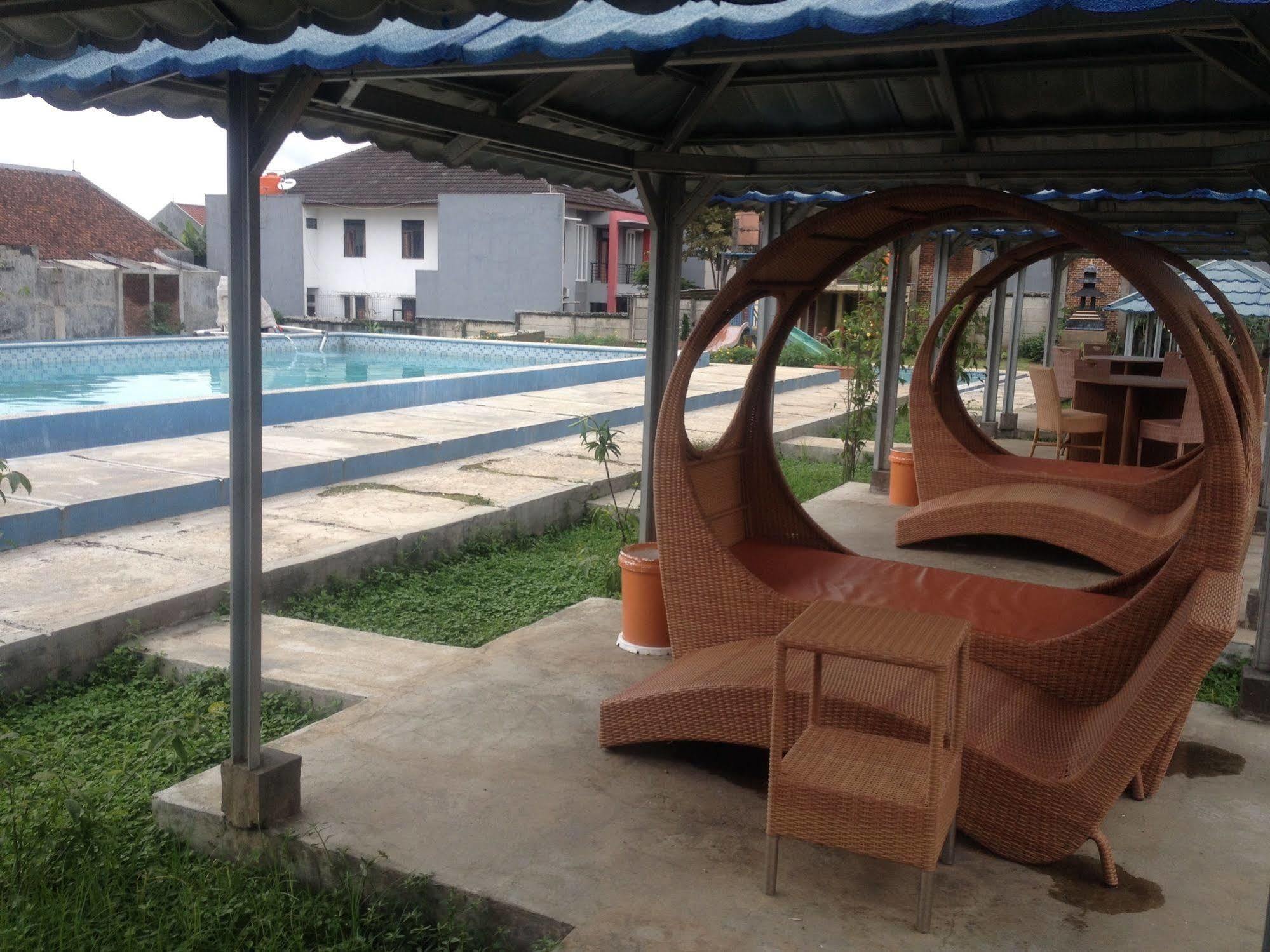 Reddoorz Hostel @ Dago 2 บันดุง ภายนอก รูปภาพ