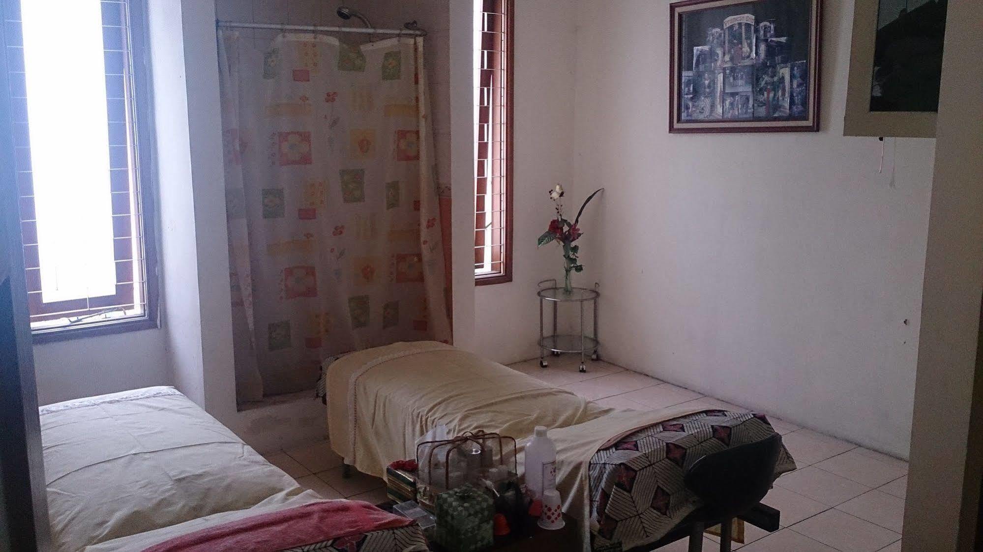 Reddoorz Hostel @ Dago 2 บันดุง ภายนอก รูปภาพ